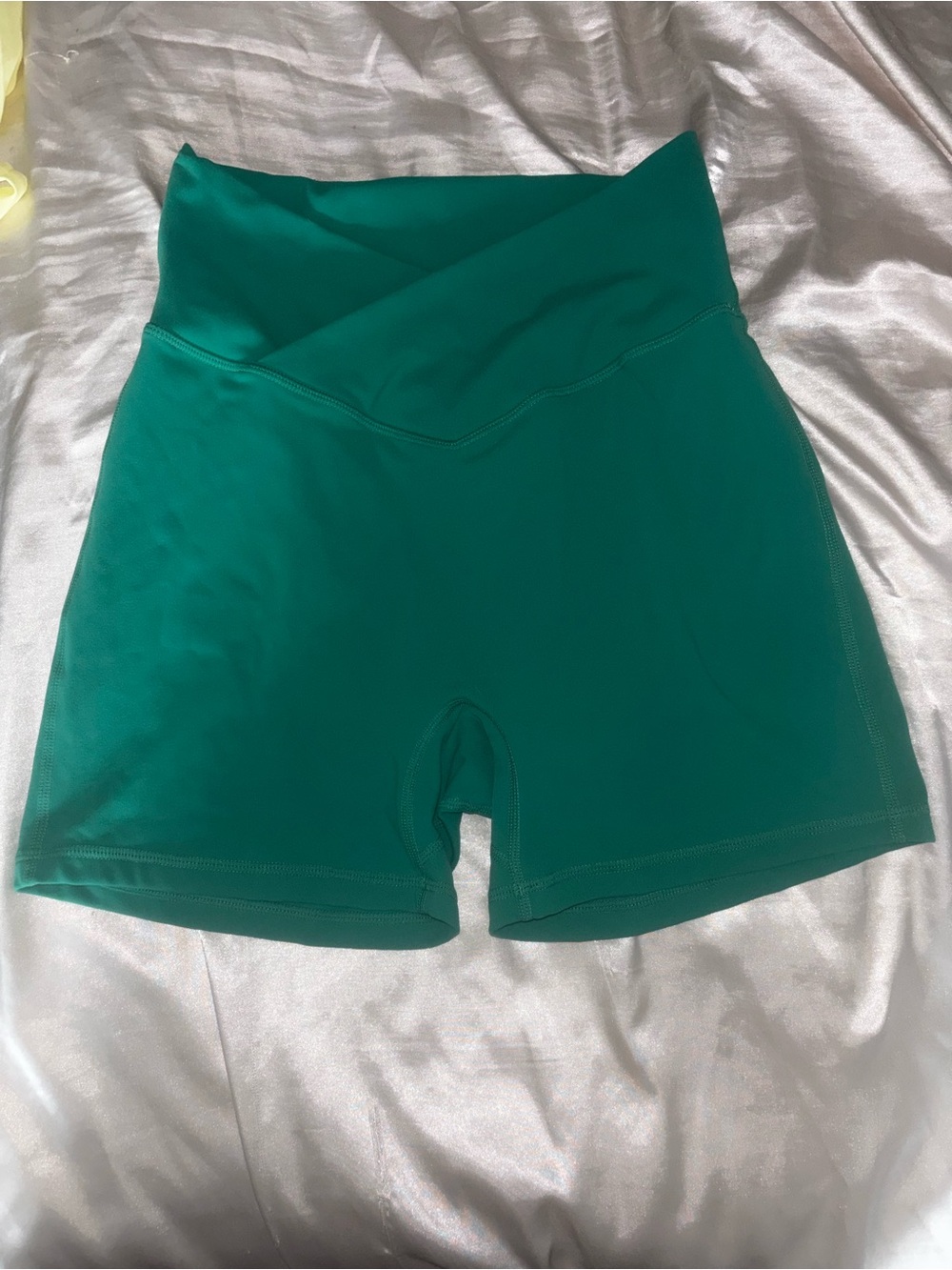 Siren shorts in color: Lucky Charm 🍀